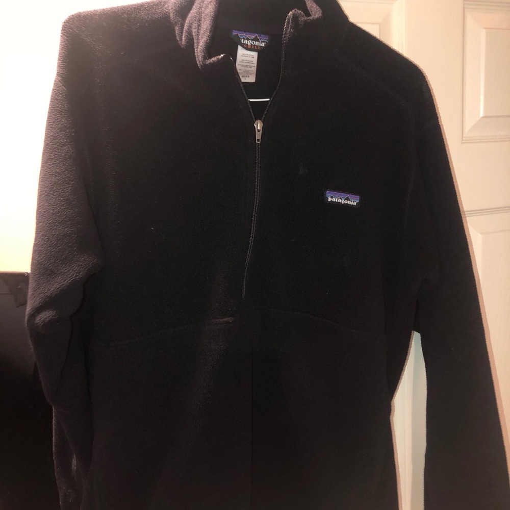 Patagonia pull over with front pocket